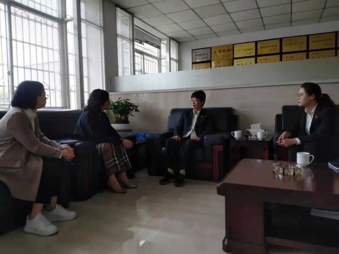 Tam zamanlı yargıç Zheng Yuqing ve Shengzhou Halk Mahkemesi başkanı Du Hangli, çalışmalarımıza rehberlik etmek için şirketimize geldiler