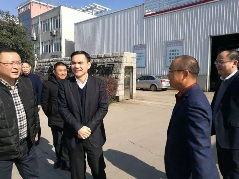 Doğu rüzgarı baharla birlikte geri dönüyor, dallarıma çiçekler gönderiyor --- 2018 Yeni Yıl Mezuniyet Notları