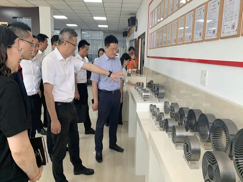 Sekreter Xu Jianyi, kurumsal hizmet faaliyetlerini yürütmek için Changle Kasabasına gitti ve Zhejiang Jufeng Co., Ltd. ve diğer işletmeleri ziyaret etti